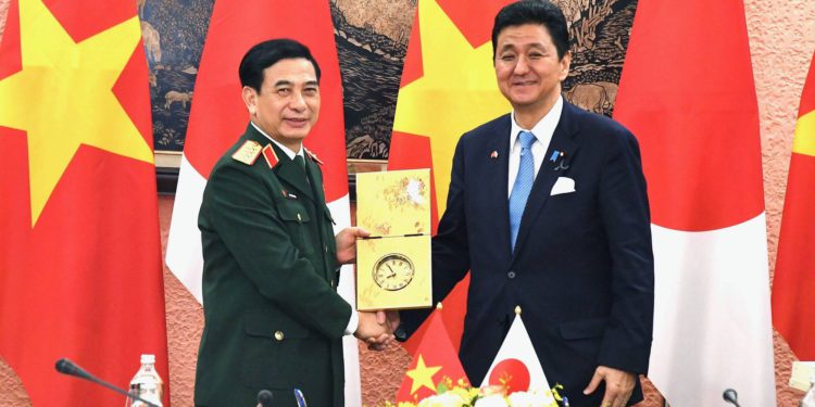 Japonya, Vietnam’a savunma ekipmanı satacak