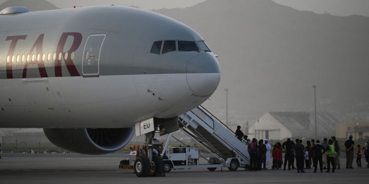 Afganistan’dan 230’dan fazla kişi daha tahliye edildi