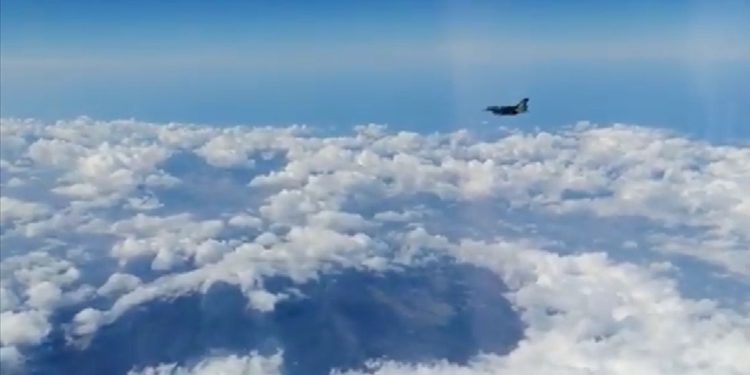 SOLOTÜRK, Etna Yanardağı üzerinde uçtu