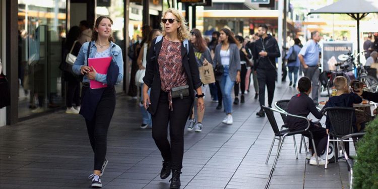 Hollanda’da sosyal mesafe kuralı kalktı