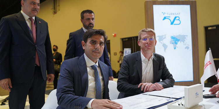 Türksat 5B uzaya çıkmadan ilk anlaşması imzalandı