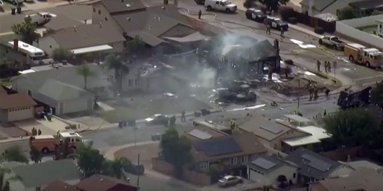 ABD’de bir uçak yerleşim yerine düştü