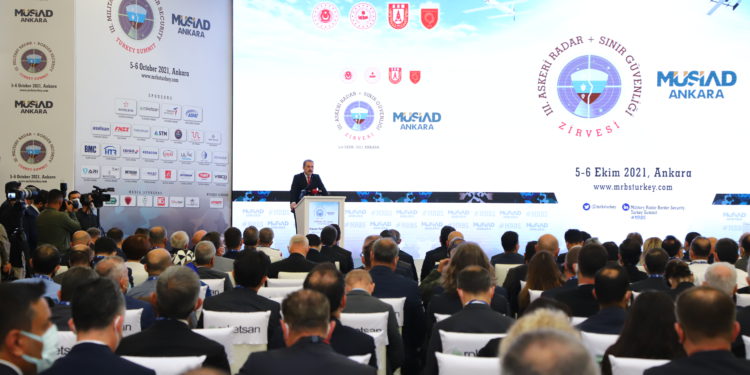 Askeri Radar ve Sınır Güvenliği Zirvesi’ne bin 500 ziyaretçi katıldı
