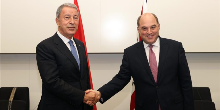 Bakan Akar’dan NATO’da önemli görüşmeler