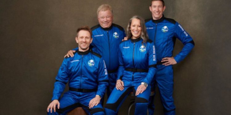 Kaptan Kirk’ün uzay yolculuğu rüzgâr nedeniyle 13 Ekim’e ertelendi