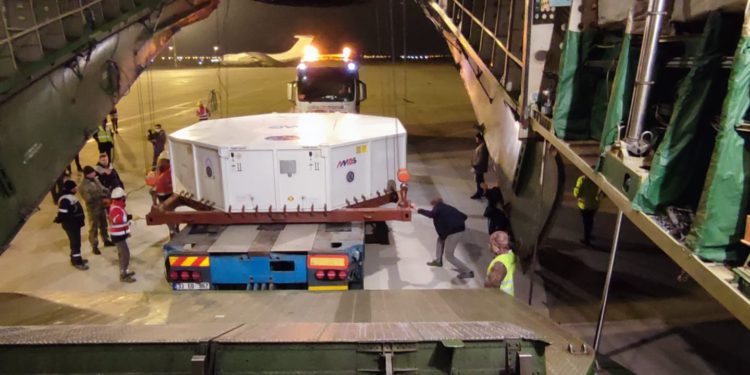 Avrupa’nın en büyük teleskobunun aynası, dev kargo uçağıyla Erzurum’da