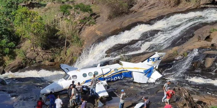 Brezilyalı şarkıcı uçak kazasında hayatını kaybetti