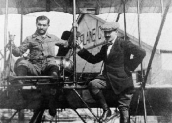 Marmara Denizi&#8217;ni ilk geçen Türk pilotlar