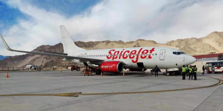 Hintli yetkililer, acil iniş yapan 737 MAX’i inceliyor