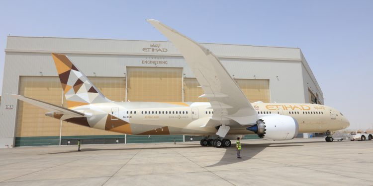 Etihad birçok hizmetini ADQ’ya devrediyor