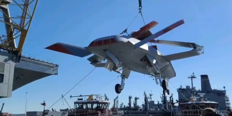 MQ-25 Stingray ilk kez uçak gemisine konuşlandı