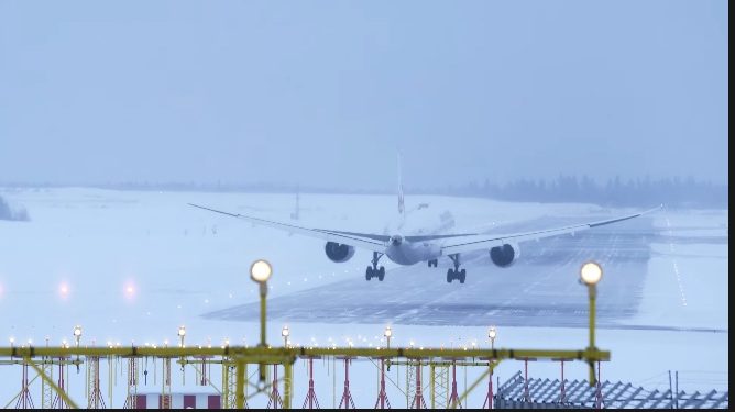 Japonya’da yüzlerce uçuş iptal edildi