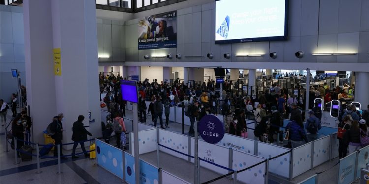 Omicron uçak seferlerini olumsuz etkiliyor