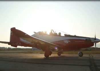 Azerbaycanlı pilotlar HÜRKUŞ’la uçtu