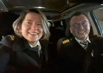 Pilot çift tesadüfen yana yana uçtu