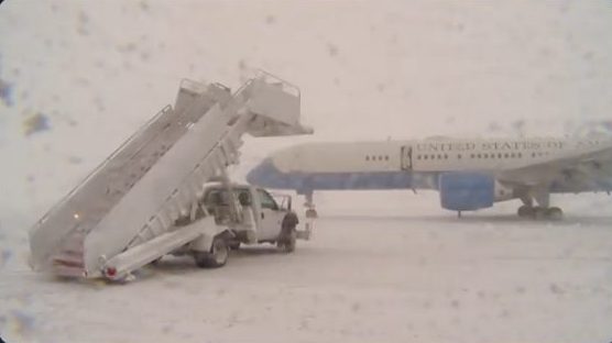 Başkan Joe Biden uçakta mahsur kaldı