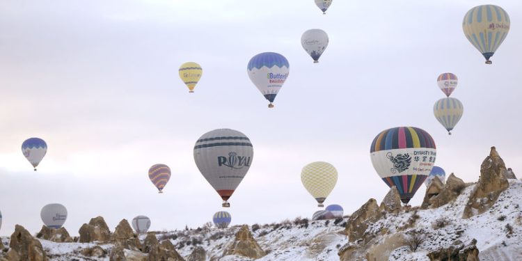 Kapadokya’da 388 bin turist balonla uçuş yaptı
