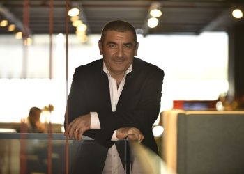 Mobilyacı Nurus kargo uçağı üretiyor