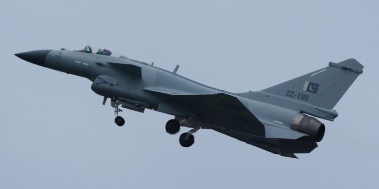Çin’in Pakistan için ürettiği J-10 görüntülendi