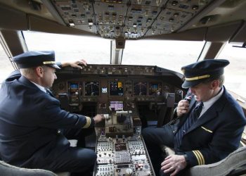 FAA, pilotların uçağa daha fazla hakim olmasını istiyor