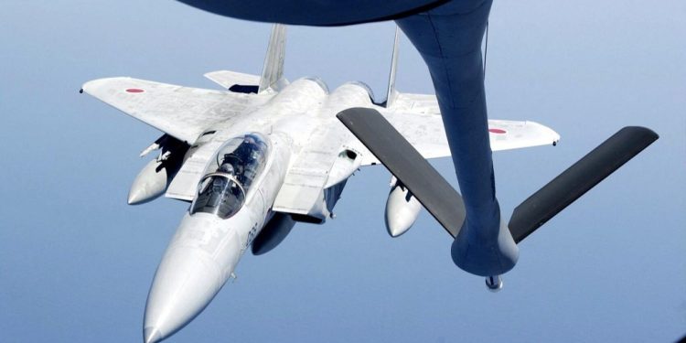 Japonya düşen F-15’in pilotlarını arıyor