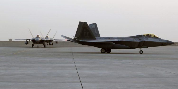 F-22’ler BAE’ye ulaştı