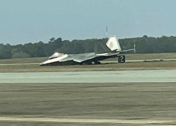 F-22 Raptor pistten çıktı