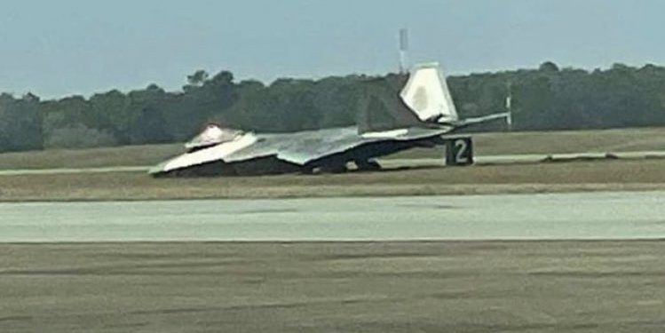 F-22 Raptor pistten çıktı
