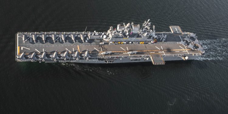 ABD uçak gemisinden 20 adet F-35B’li test