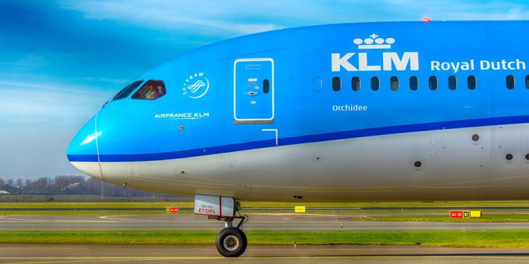 KLM personeli için 47 seferini iptal etti