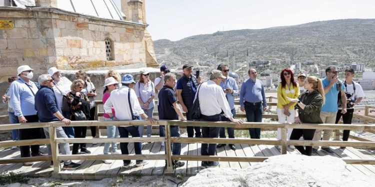 Turizm geliri yılın ilk çeyreğinde yüzde 122,4 arttı