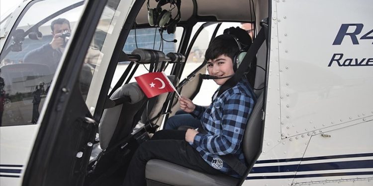 Çocuklar TUSAŞ’ta uçma heyecanı yaşadı