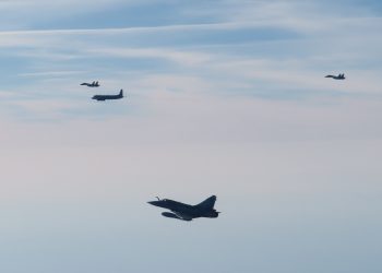 Fransız jetleri 3 Rus uçağını engelledi