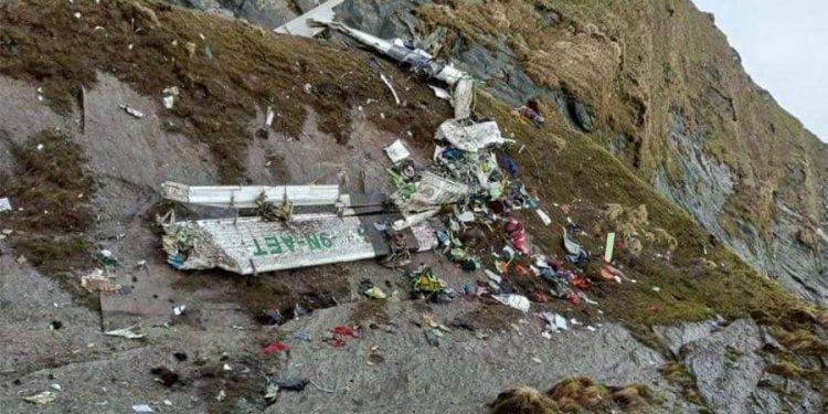 Nepal’de düşen uçağın enkazına ulaşıldı