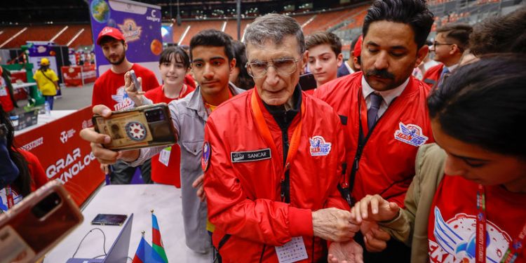 Nobel ödüllü Aziz Sancar, TEKNOFEST Azerbaycanı ziyaret etti