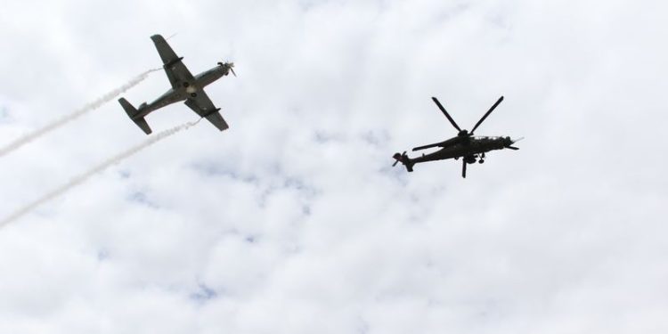 Hürkuş ve Atak yan yana uçtu