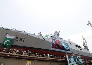 Pakistan MİLGEM Projesi’nin üçüncü gemisi suyla buluştu