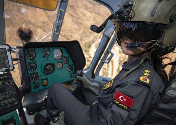 Jandarmanın ilk ve tek kadın pilotu orman yangınlarında görev aldı