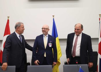 Türkiye, İngiltere ve Ukrayna savunma bakanları bir araya geldi