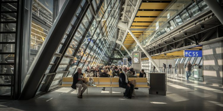 Zürih ve Cenevre havalimanlarında uçuşlar iptal edildi