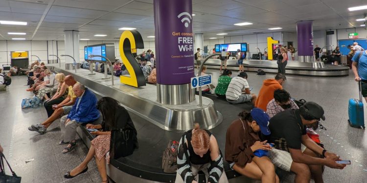 Londra Gatwick Havalimanı’nda uçuş sayısı azaltılıyor