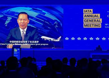 China Eastern Airlines Başkanı Katar’a uçamadı