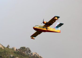 THK’nın CL-215 uçakları Datça’daki yangında görev aldı