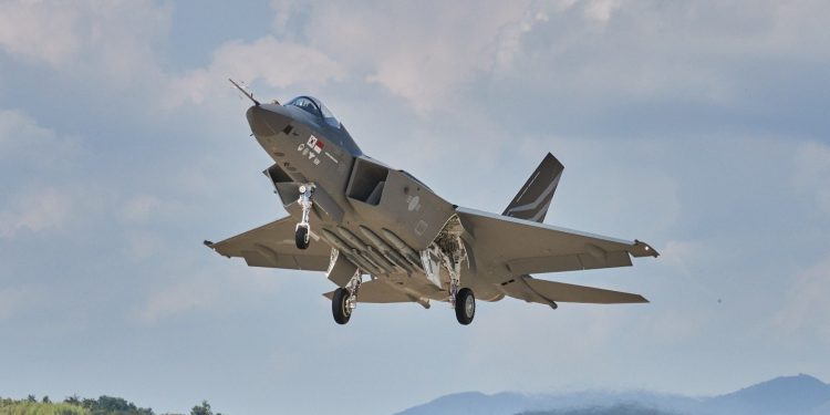 G. Kore’nin savaş uçağı KF-21 ilk uçuşunu gerçekleştirdi