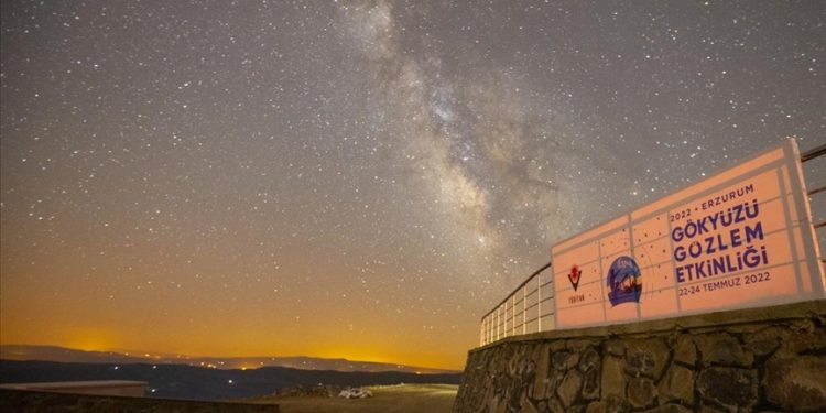 Doğu Anadolu Gözlemevi’nde gece yıldız şöleni