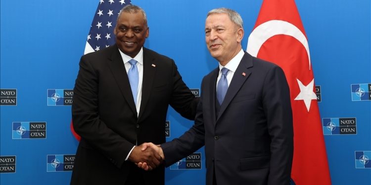 Bakan Akar ile Austin arasında F-16 trafiği!