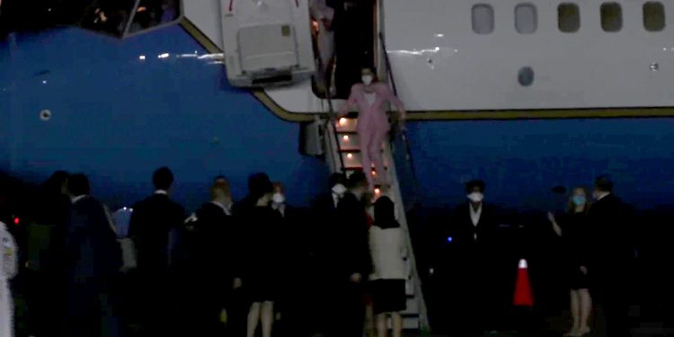 Pelosi’nin uçağı Çin’in tehditlerine rağmen Tayvan’a ulaştı