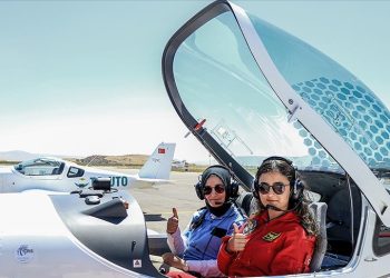 Anne kız aynı okulda pilotaj eğitimi alıyor