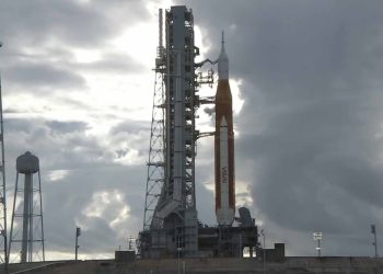 NASA Artemis’in fırlatılmasını erteledi