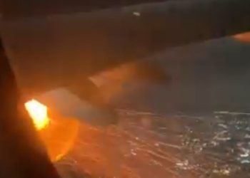 Viva Aerobus motoru havada alev aldı